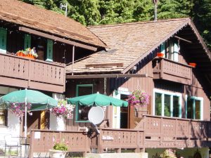 Alpine Inn at Crystal Mountain Resort