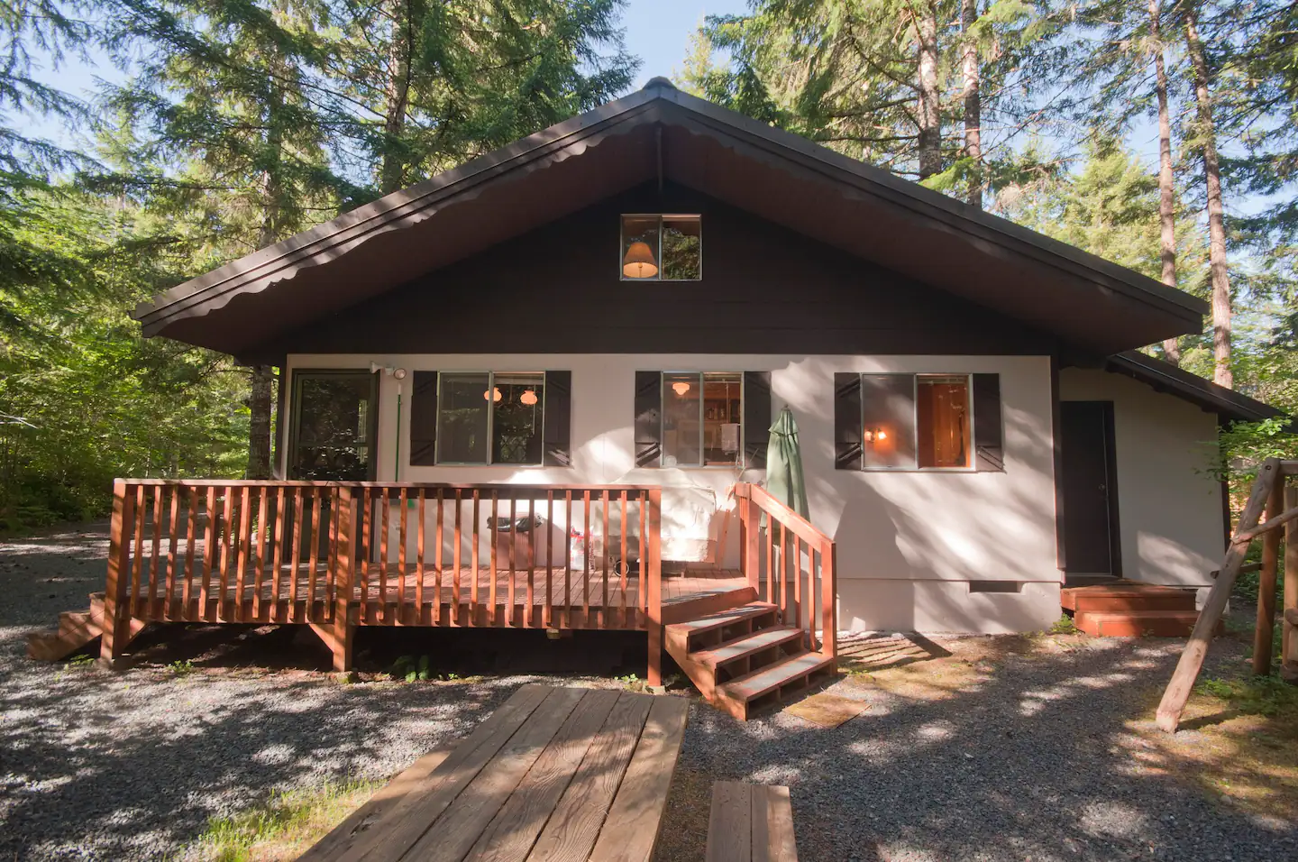 Rear of cabin with picnic table